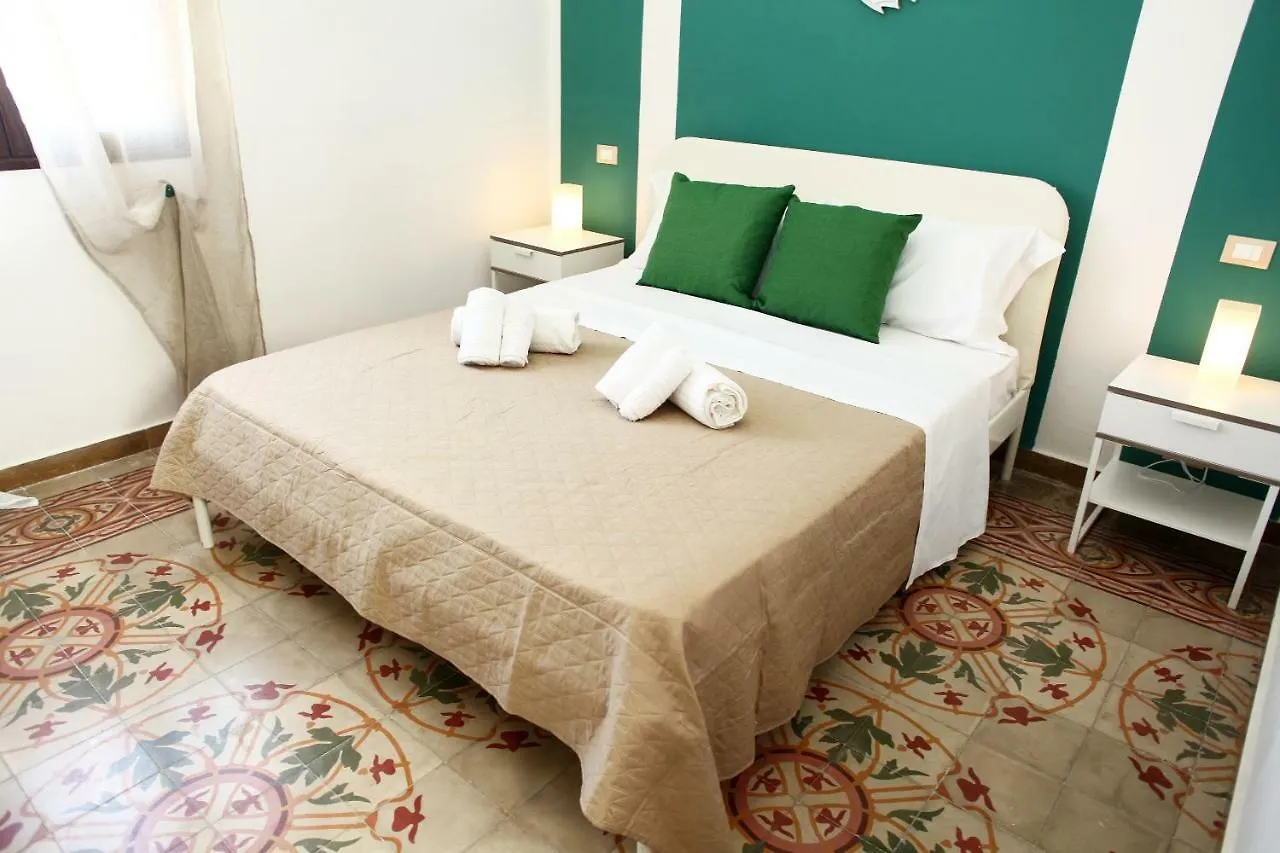 I Vicoletti Rooms & Homes Фавиньяна 0*,  Италия